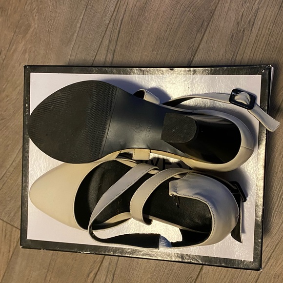 Korean brand white heels! - Picture 2 of 6